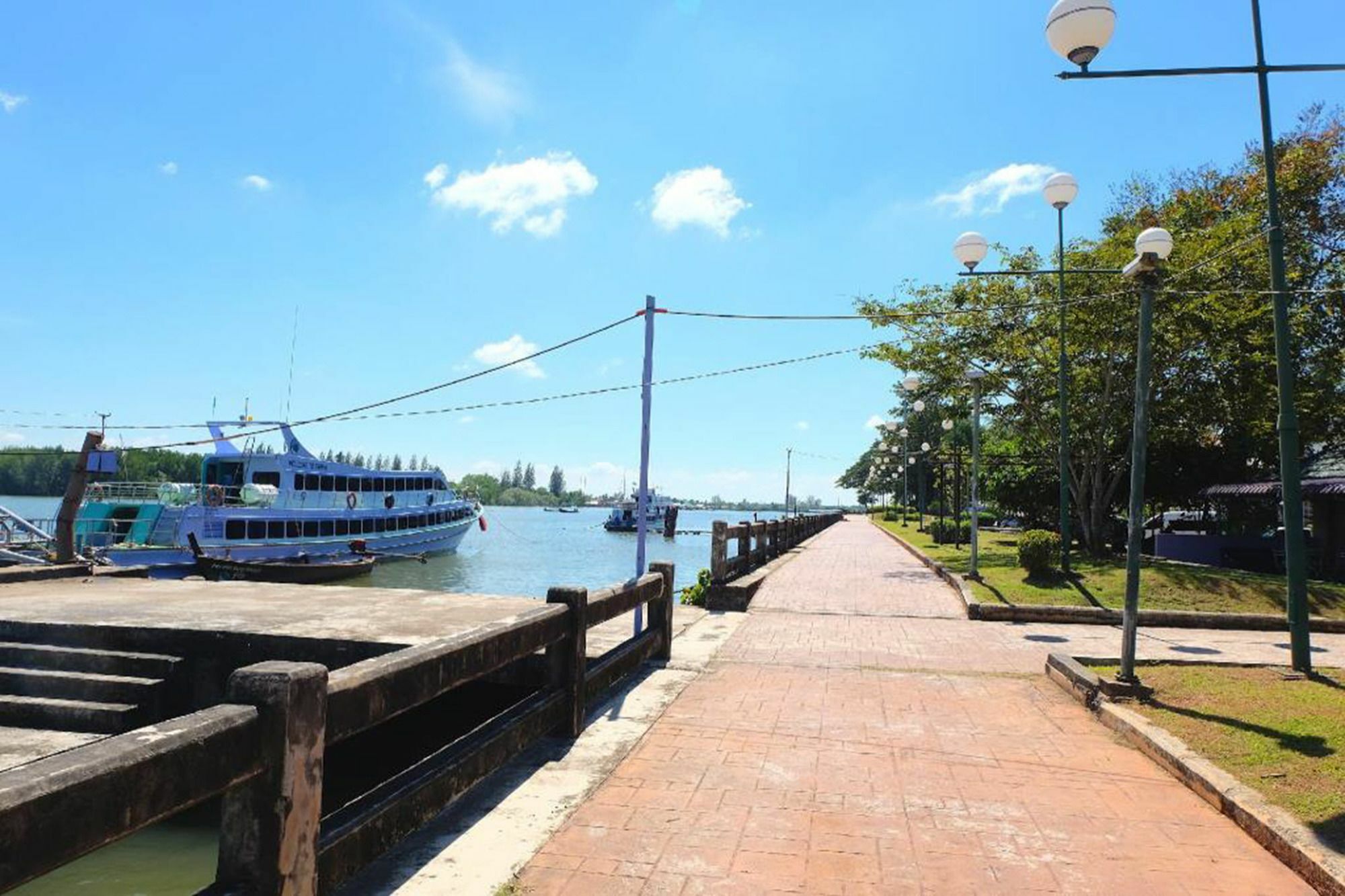 Krabi Marina Seaview Hotel Exterior photo